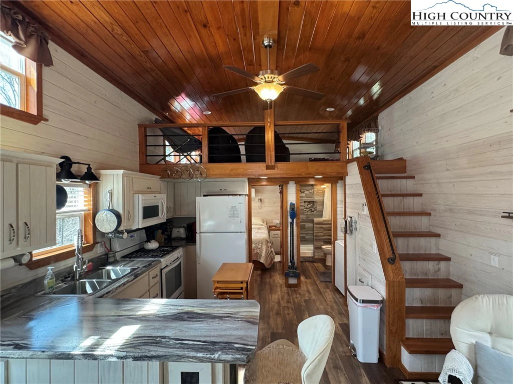 Image number 13 for the current listing