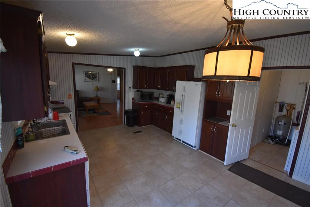 Image number 13 for the current listing