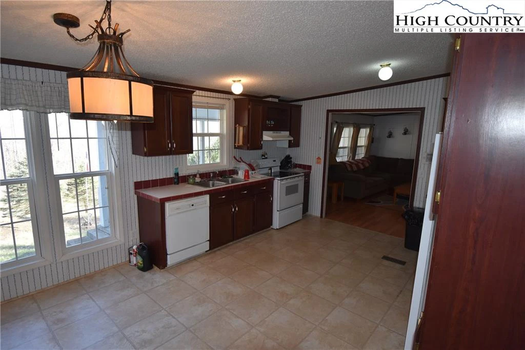 Image number 15 for the current listing