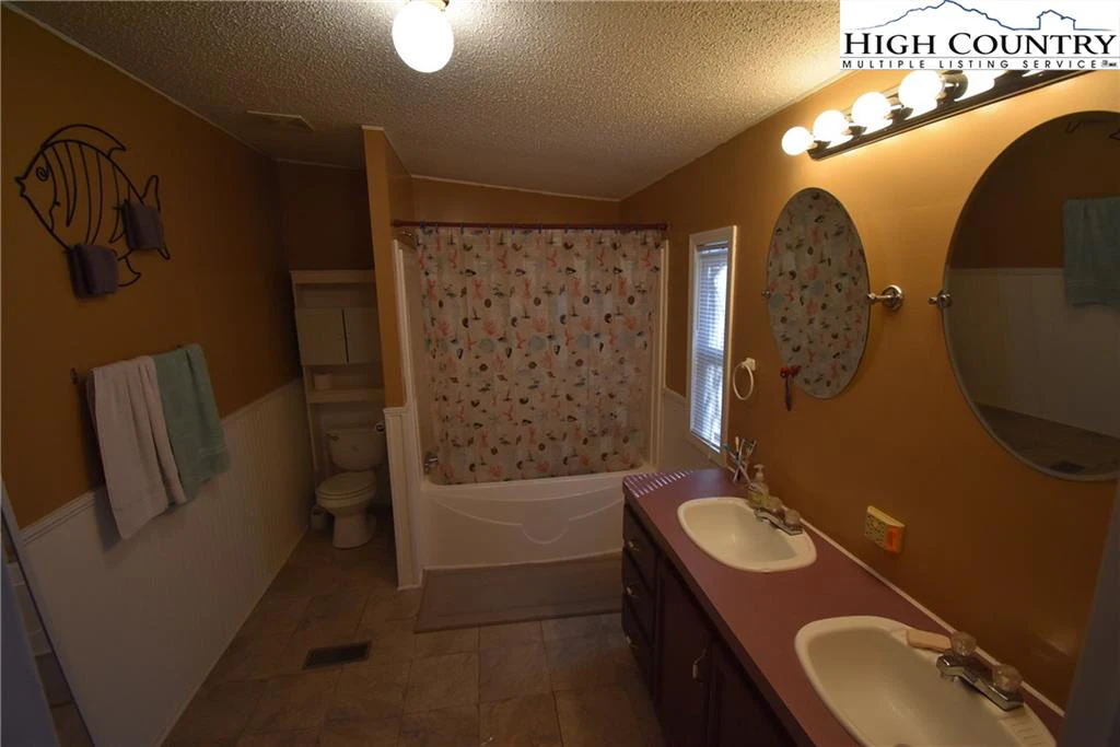 Image number 5 for the current listing