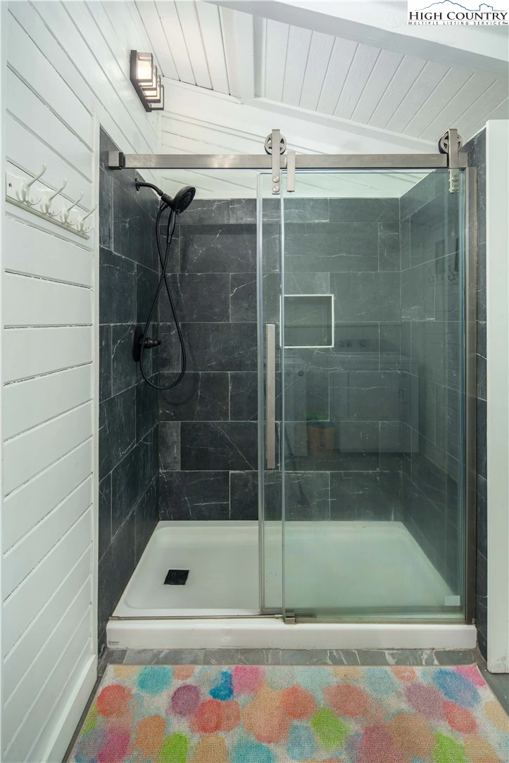 Image number 4 for the current listing