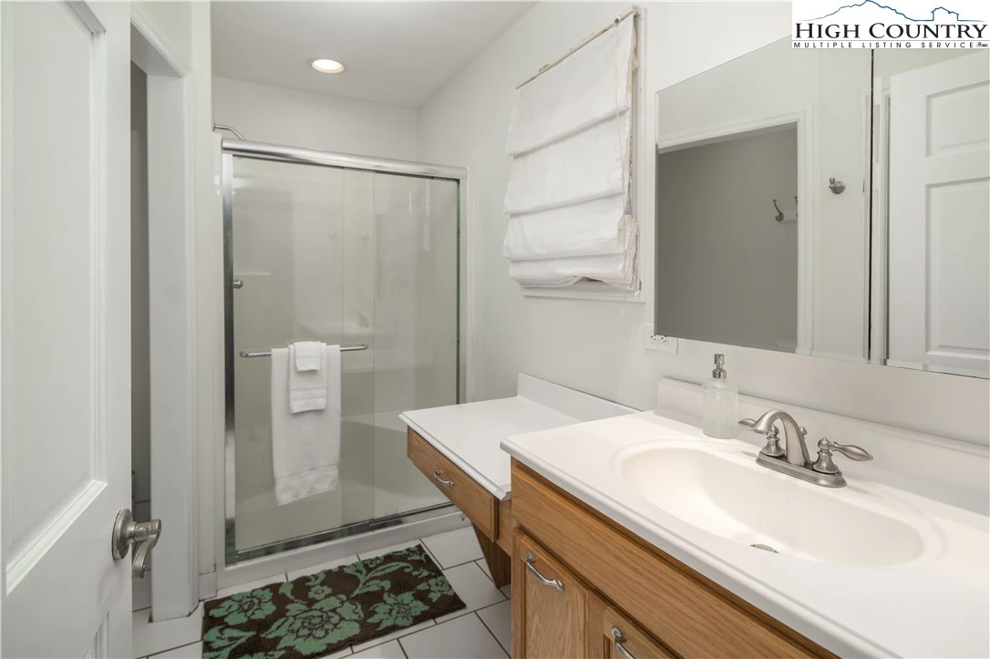 Image number 6 for the current listing