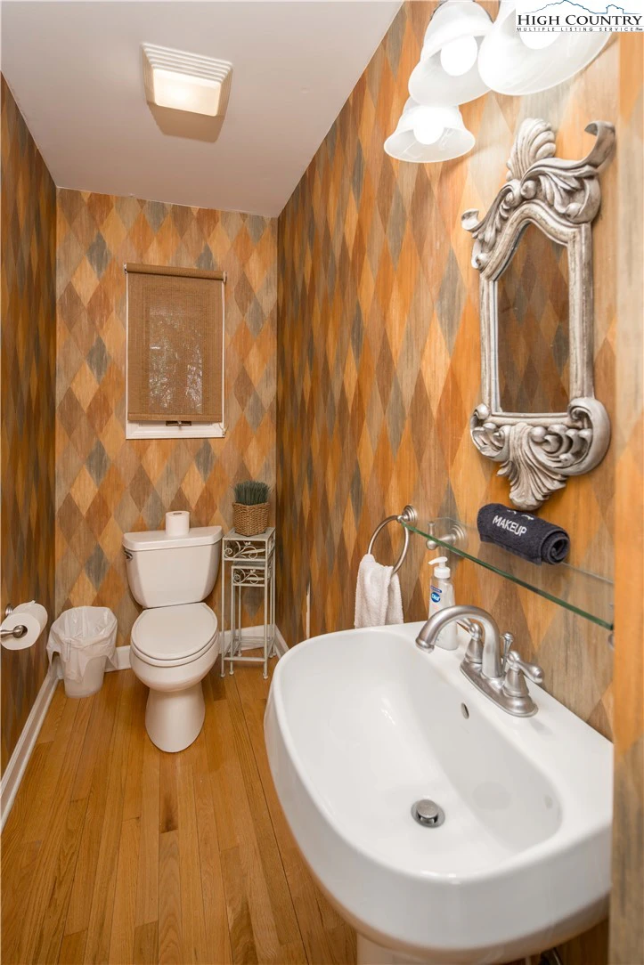 Image number 7 for the current listing