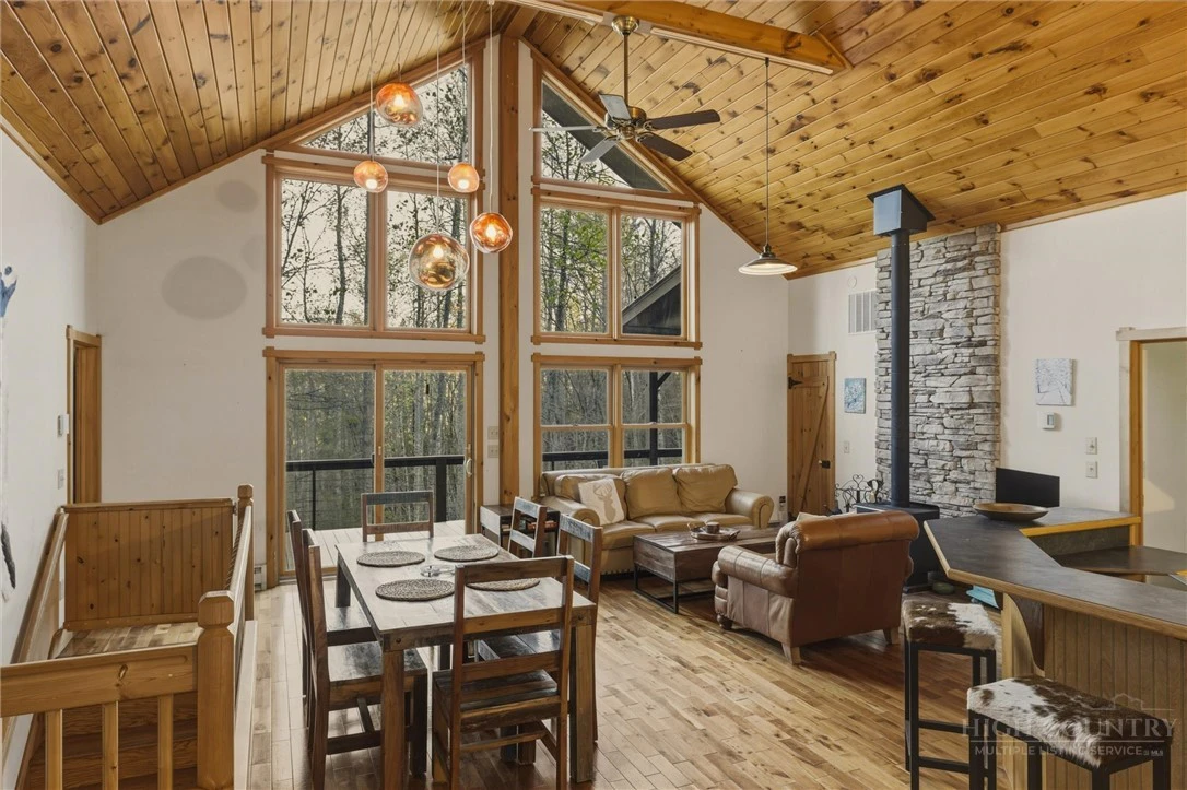Image number 21 for the current listing