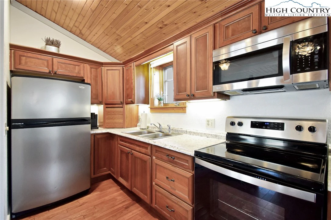 Image number 3 for the current listing