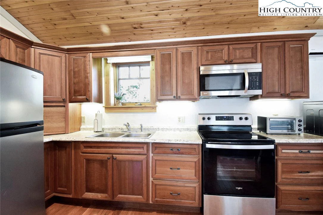 Image number 5 for the current listing
