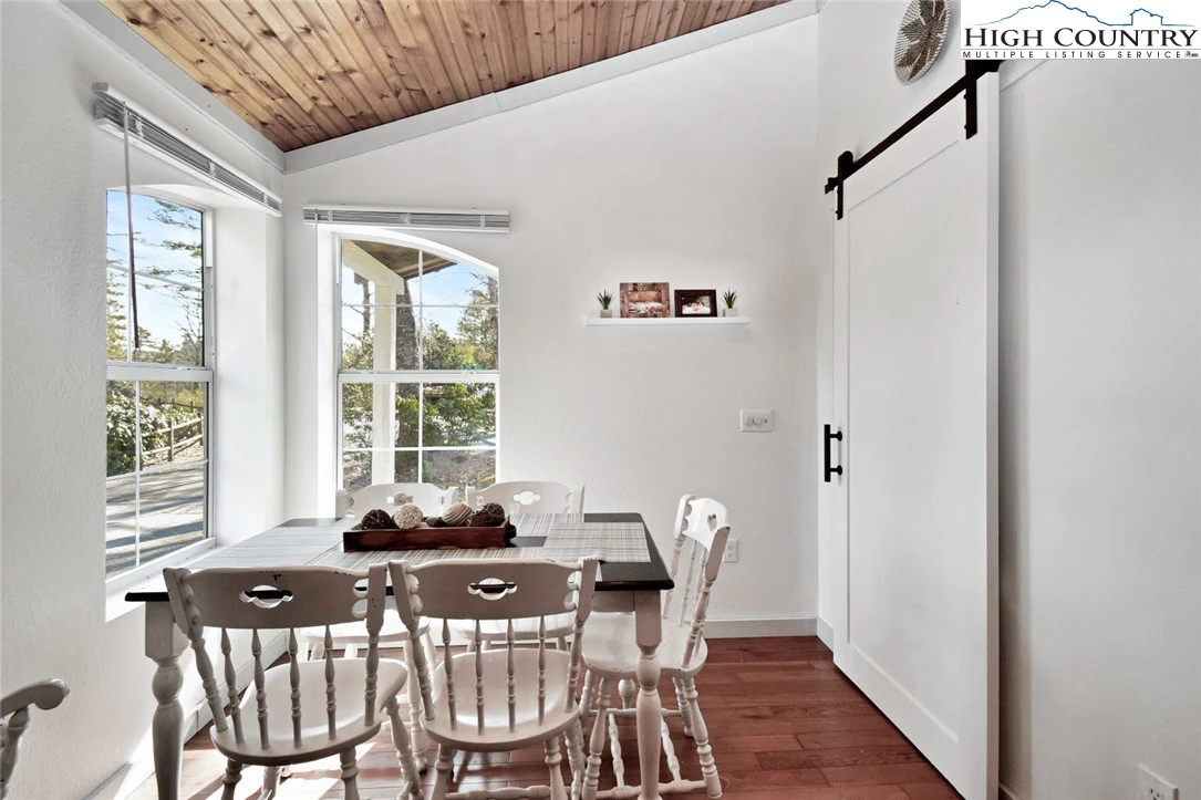 Image number 9 for the current listing