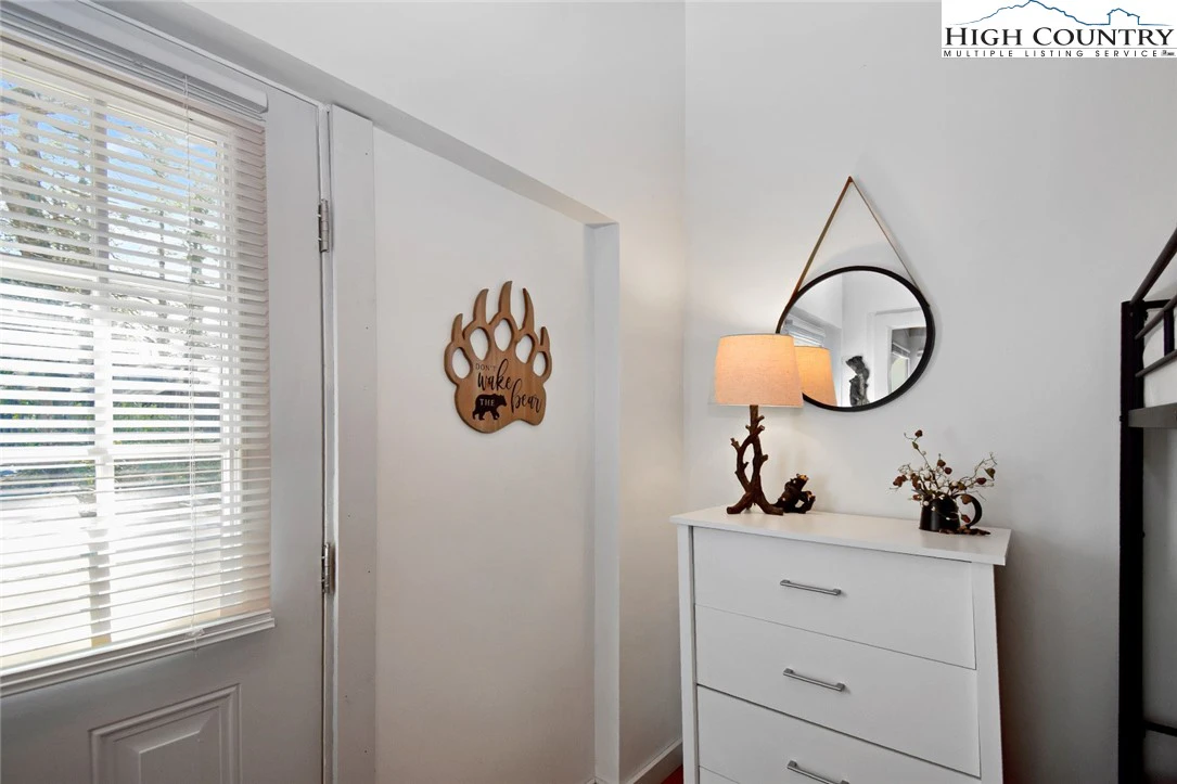 Image number 2 for the current listing