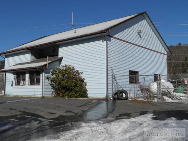 Image number 1 for the current listing