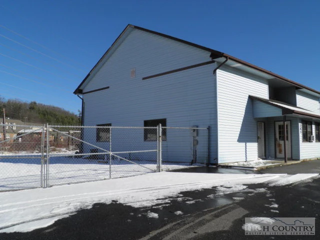 Image number 4 for the current listing