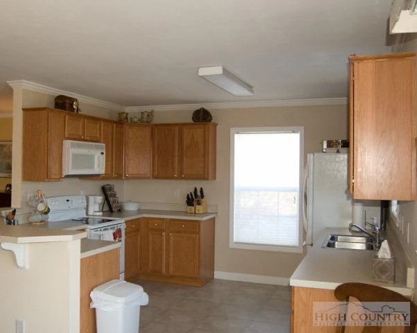Image number 11 for the current listing