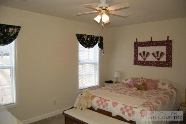 Image number 4 for the current listing
