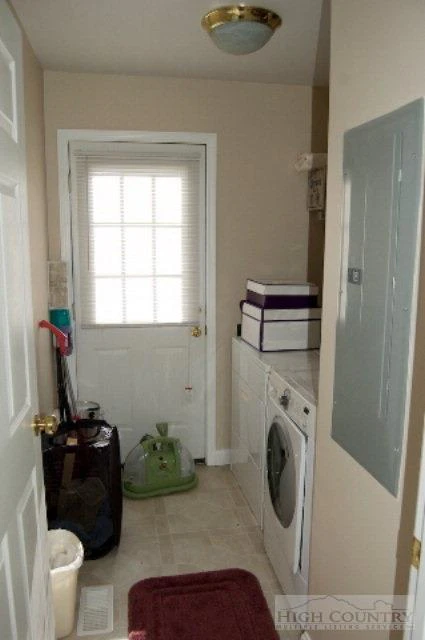 Image number 6 for the current listing