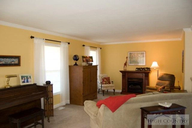 Image number 9 for the current listing