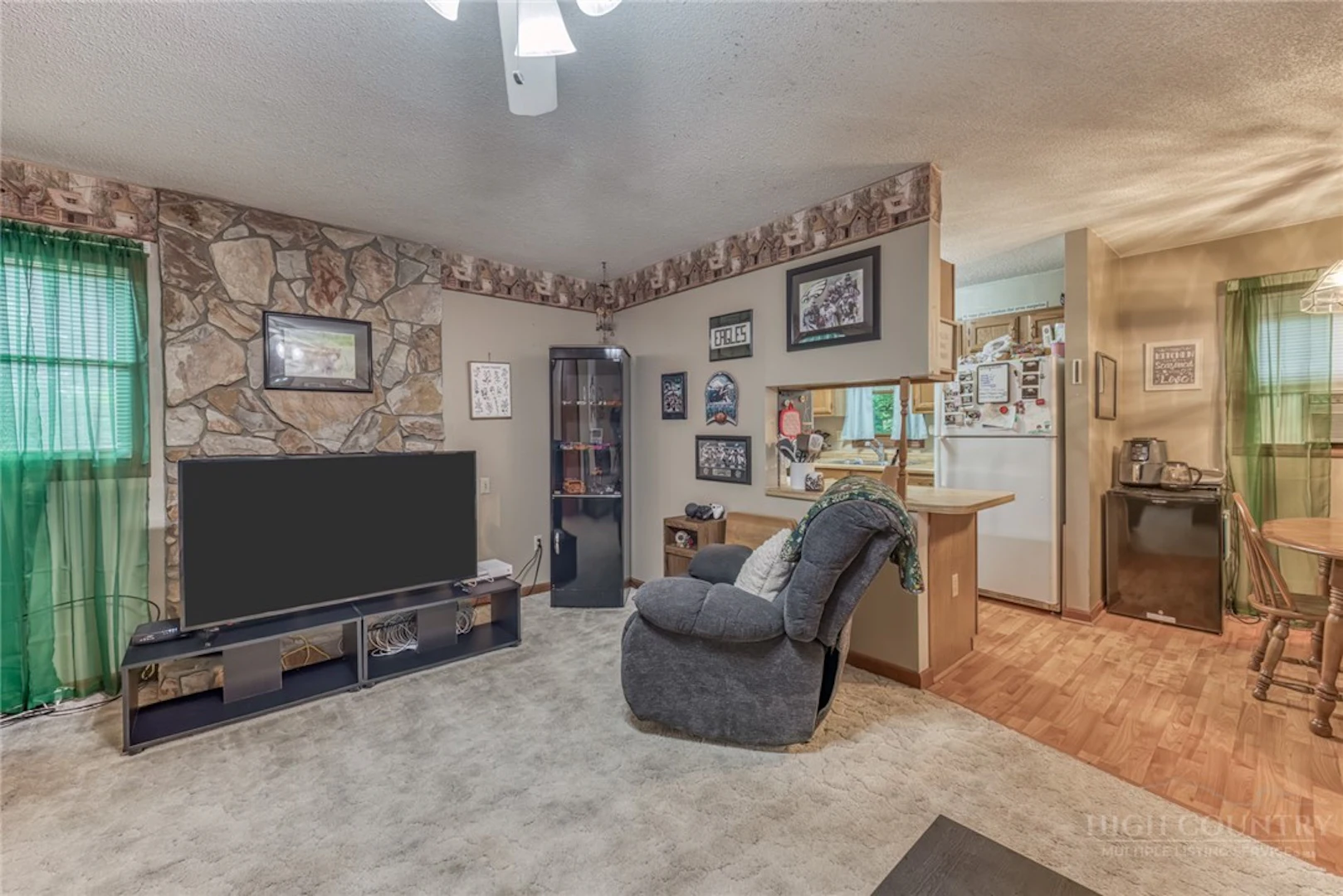 Image number 16 for the current listing