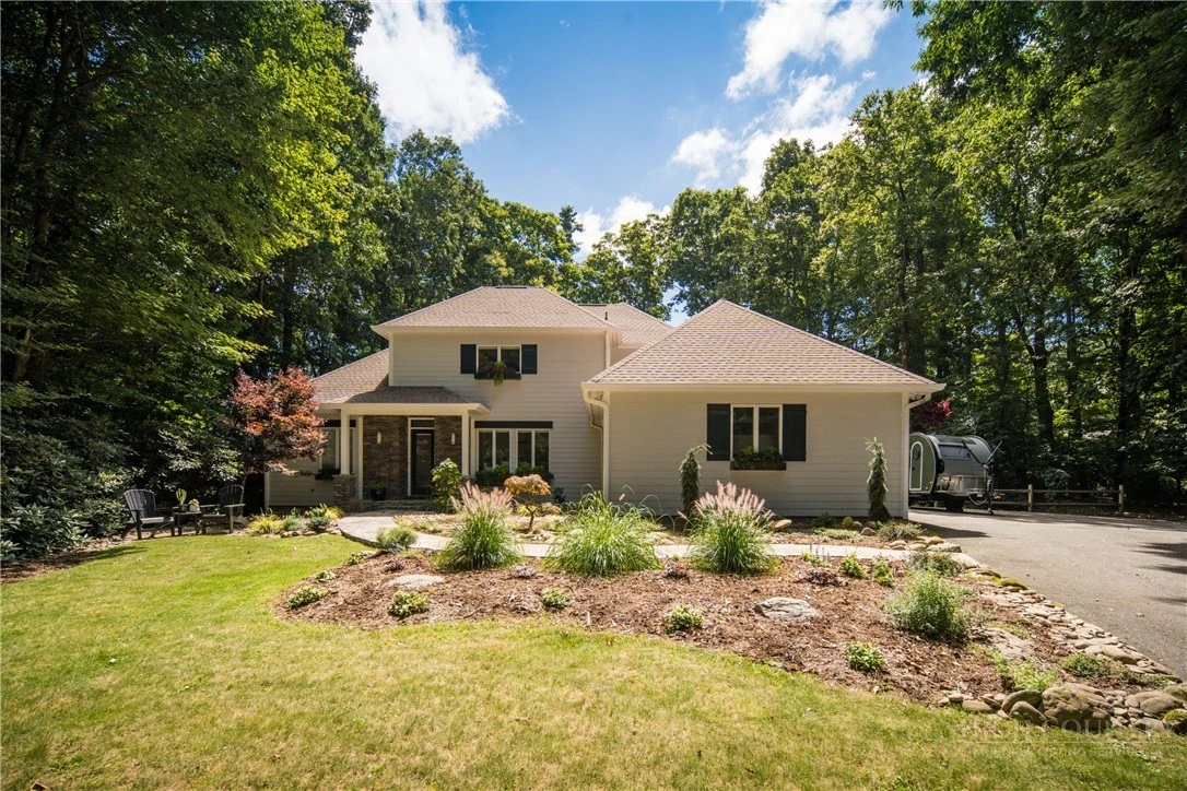 Image number 1 for the current listing