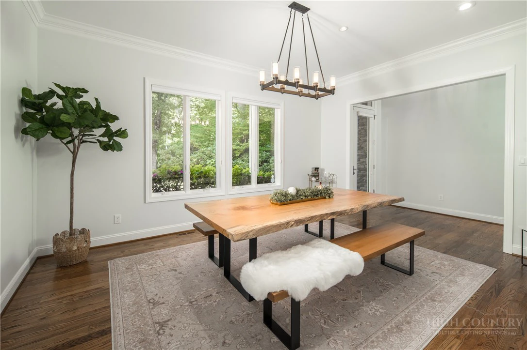 Image number 12 for the current listing