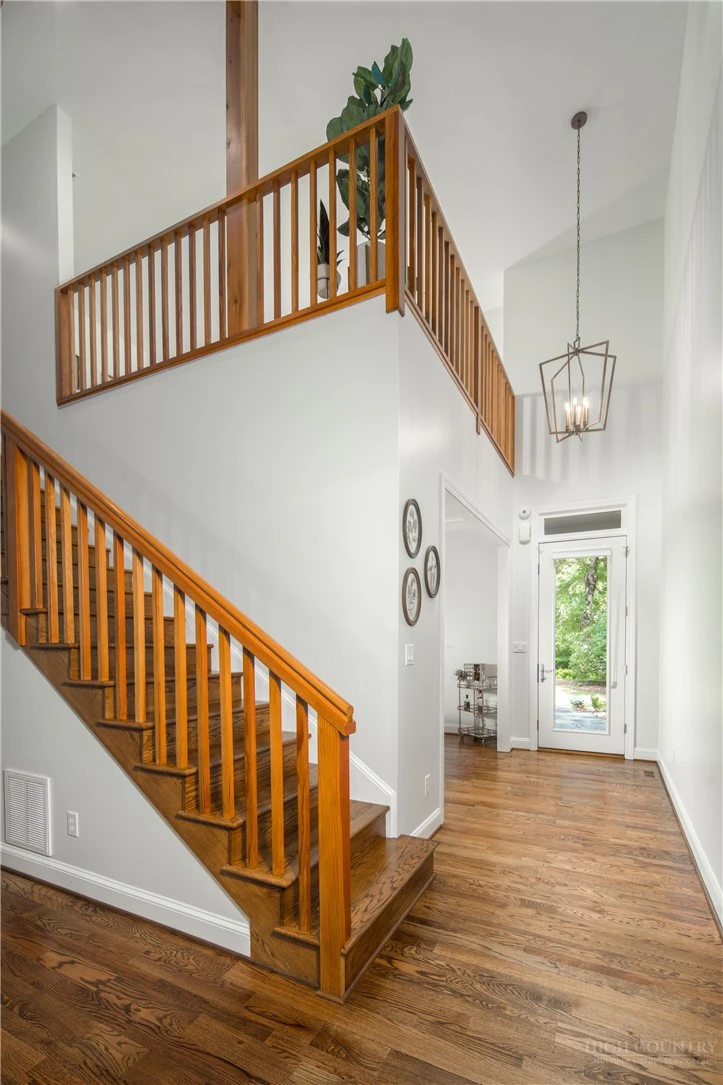 Image number 11 for the current listing