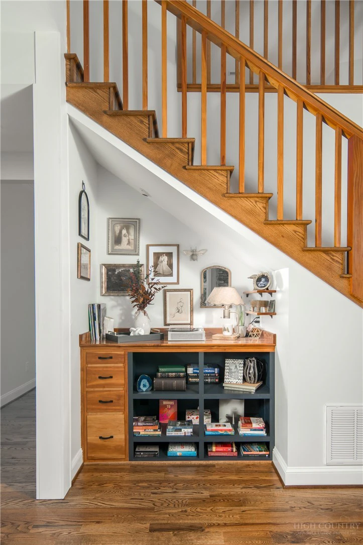 Image number 10 for the current listing