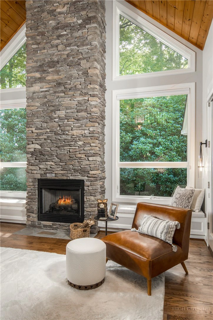 Image number 8 for the current listing