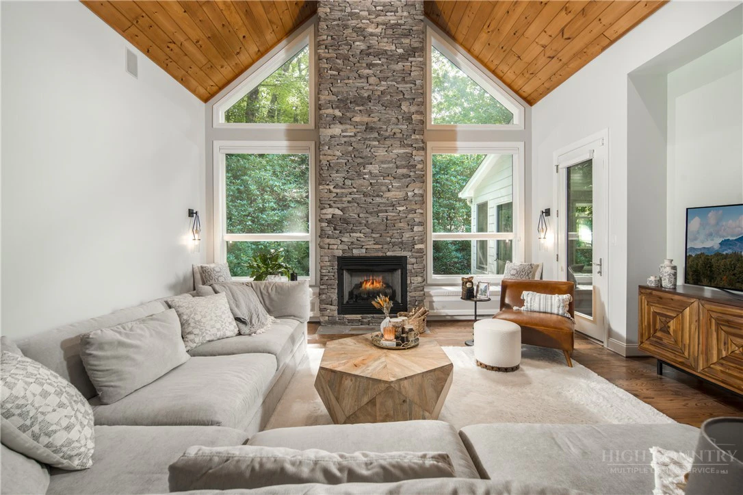 Image number 7 for the current listing