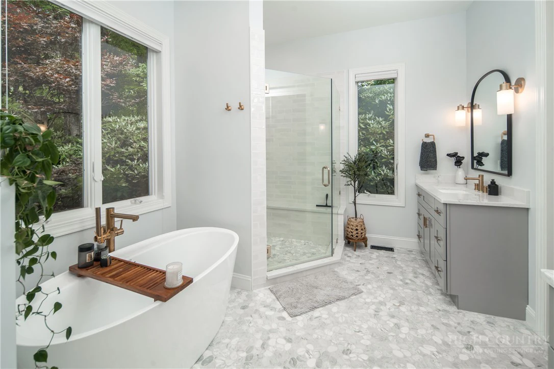 Image number 3 for the current listing