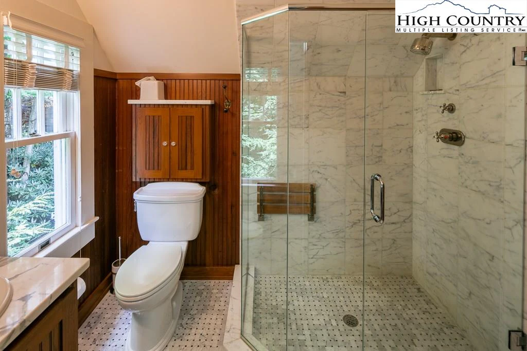 Image number 5 for the current listing