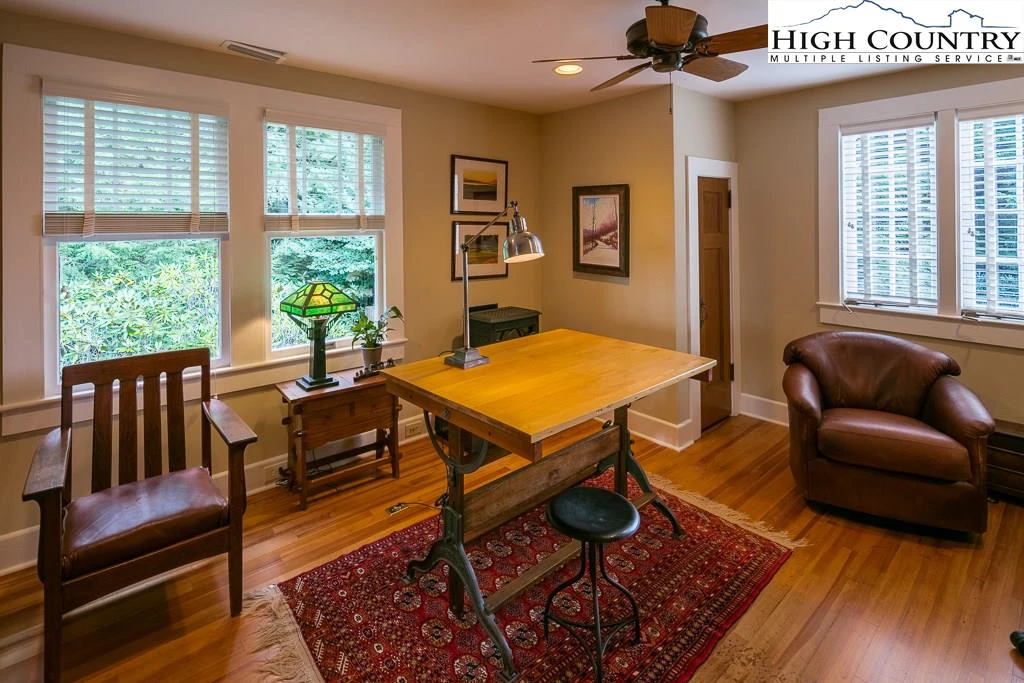 Image number 9 for the current listing