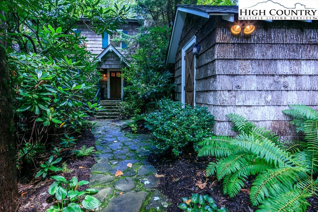 Image number 2 for the current listing