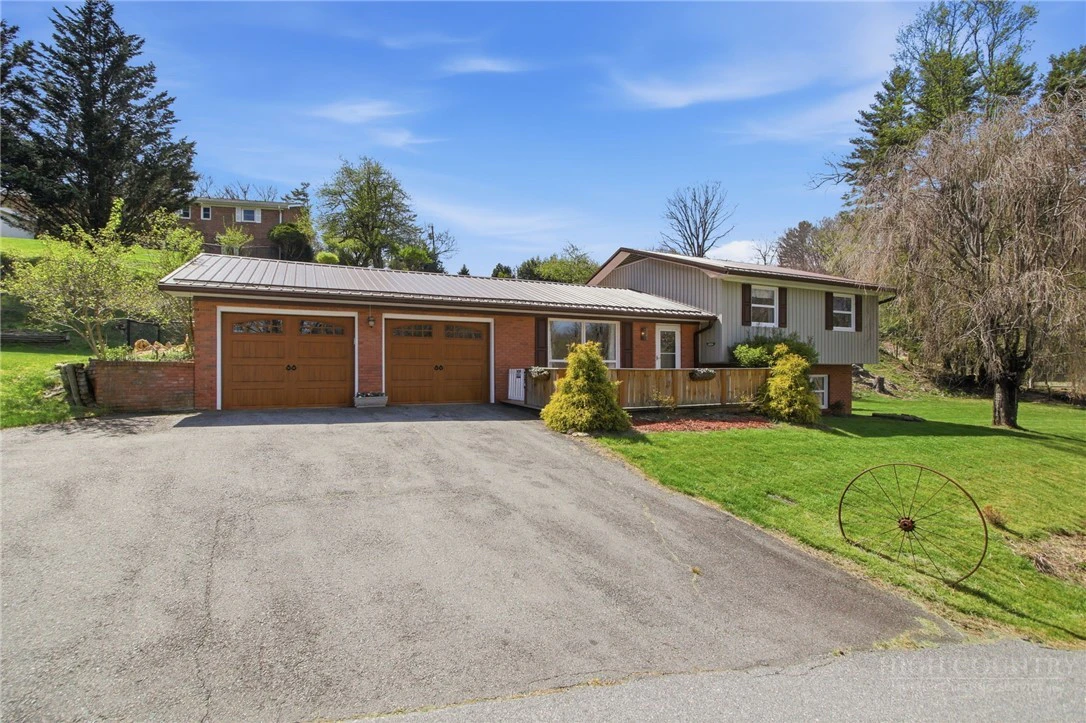 Image number 1 for the current listing