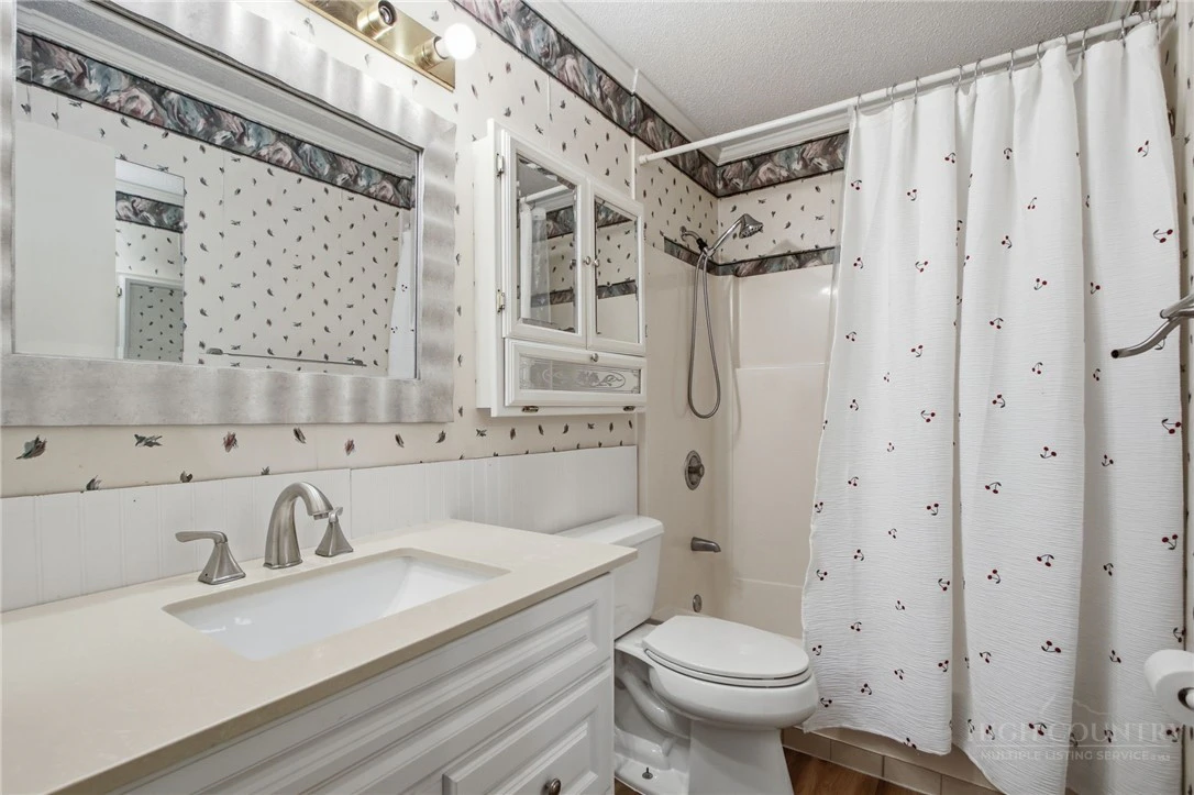 Image number 4 for the current listing