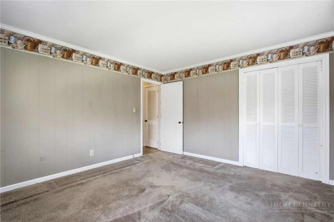 Image number 6 for the current listing