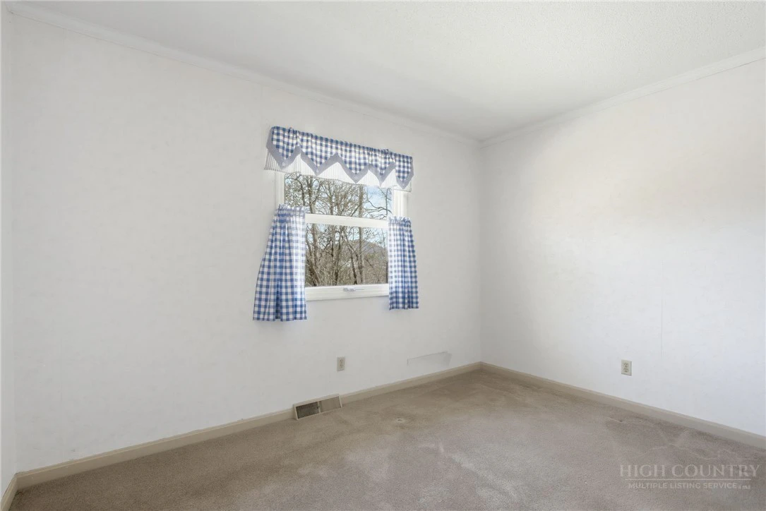 Image number 11 for the current listing