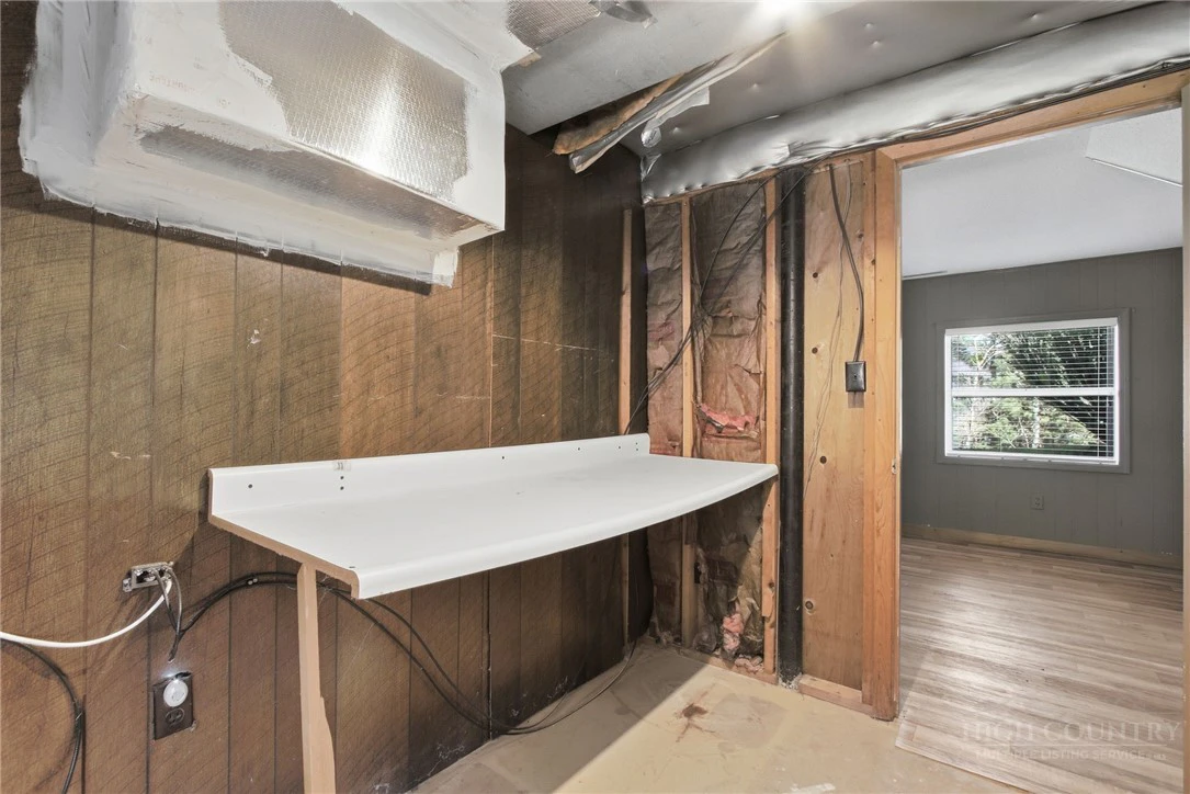 Image number 20 for the current listing