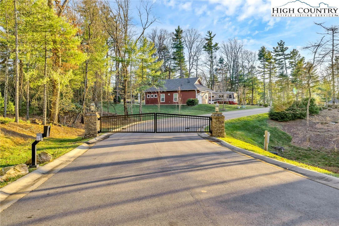 Image number 15 for the current listing