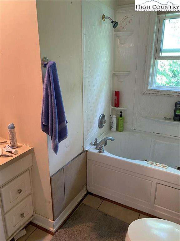 Image number 11 for the current listing