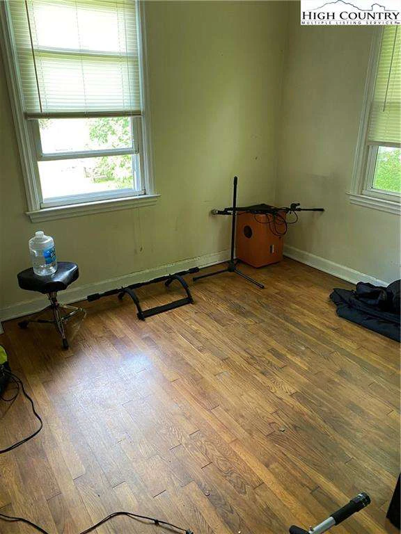 Image number 10 for the current listing