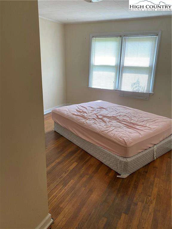 Image number 9 for the current listing