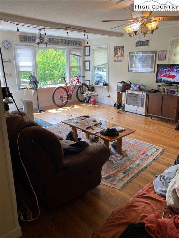 Image number 8 for the current listing