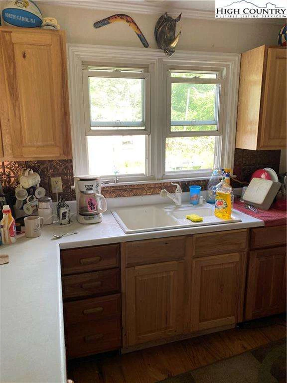 Image number 5 for the current listing