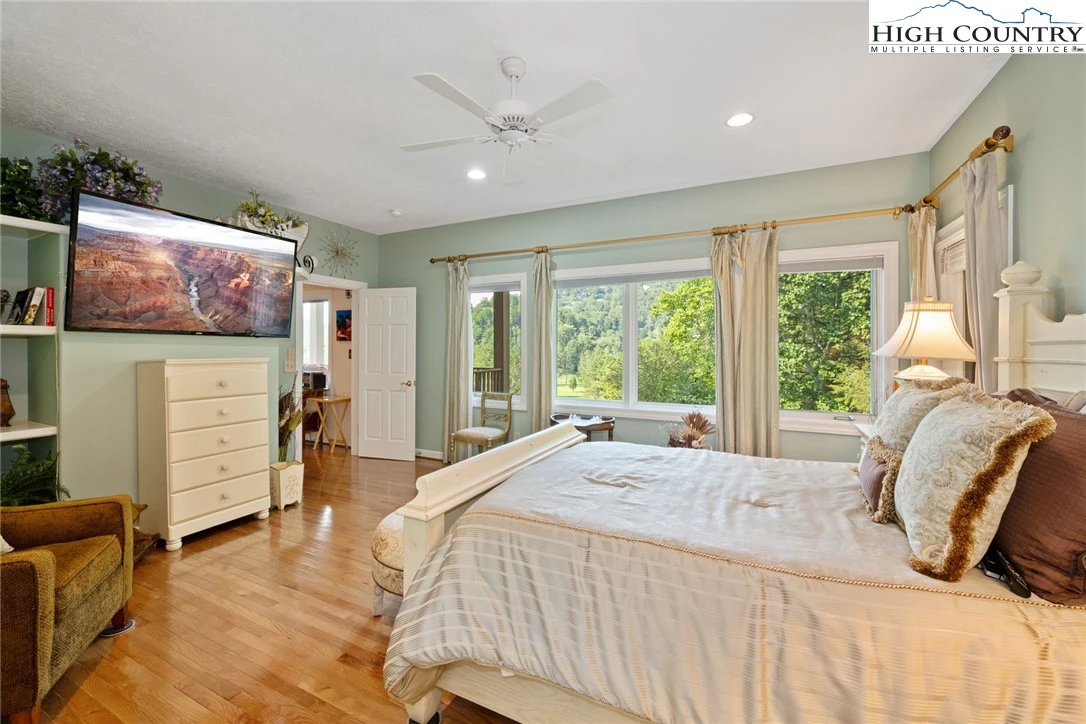 Image number 6 for the current listing