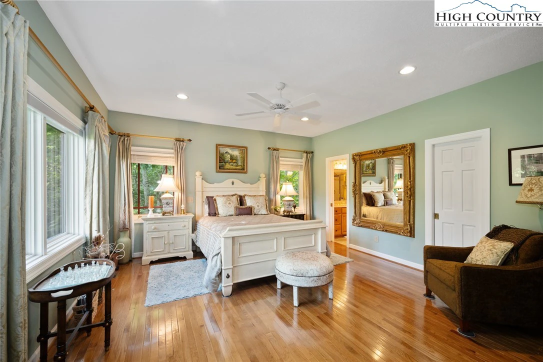 Image number 7 for the current listing