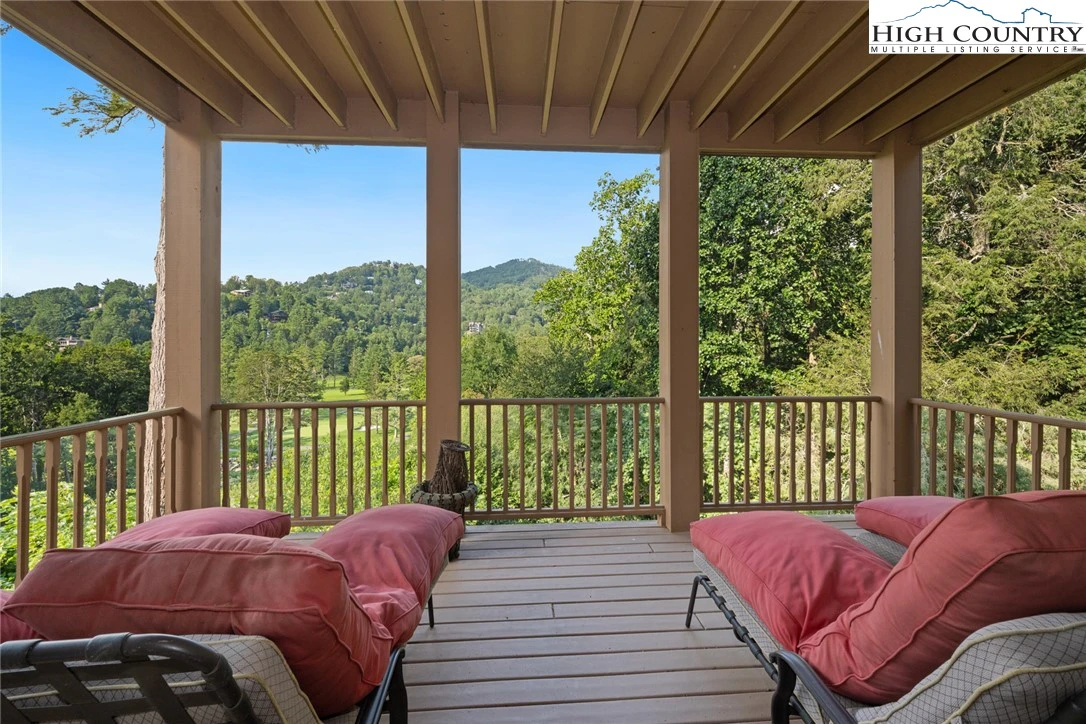Image number 17 for the current listing