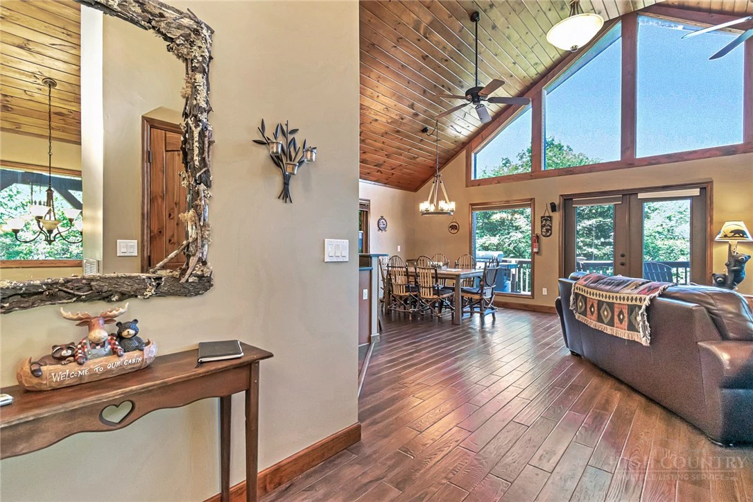 Image number 6 for the current listing
