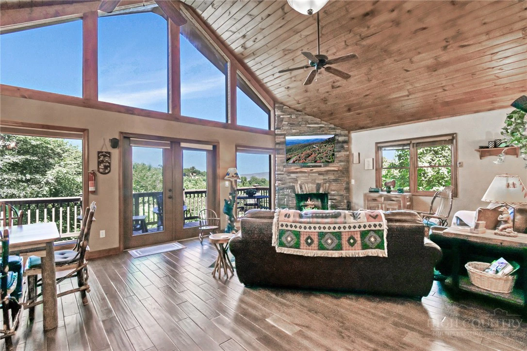 Image number 7 for the current listing
