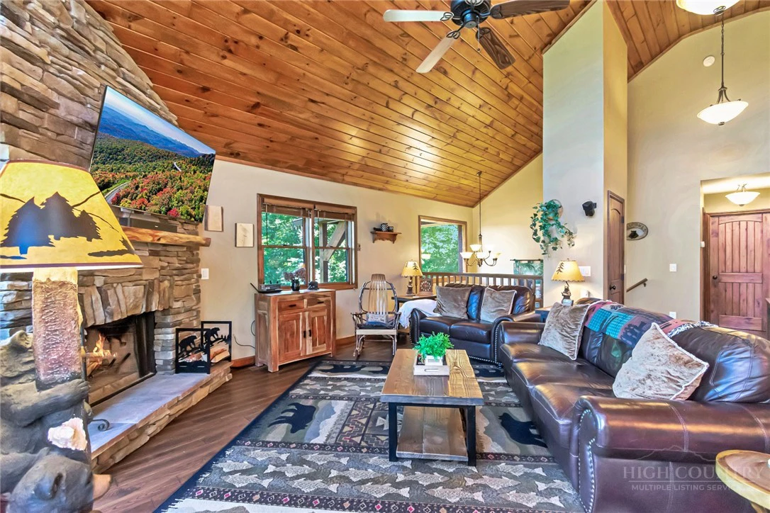 Image number 13 for the current listing