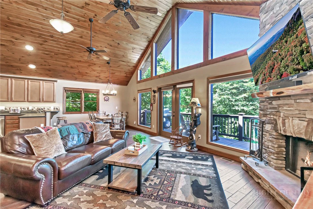 Image number 15 for the current listing
