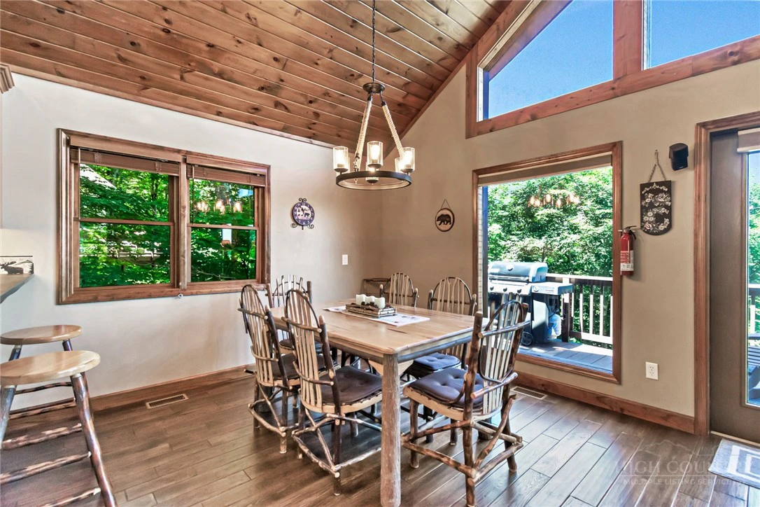 Image number 17 for the current listing