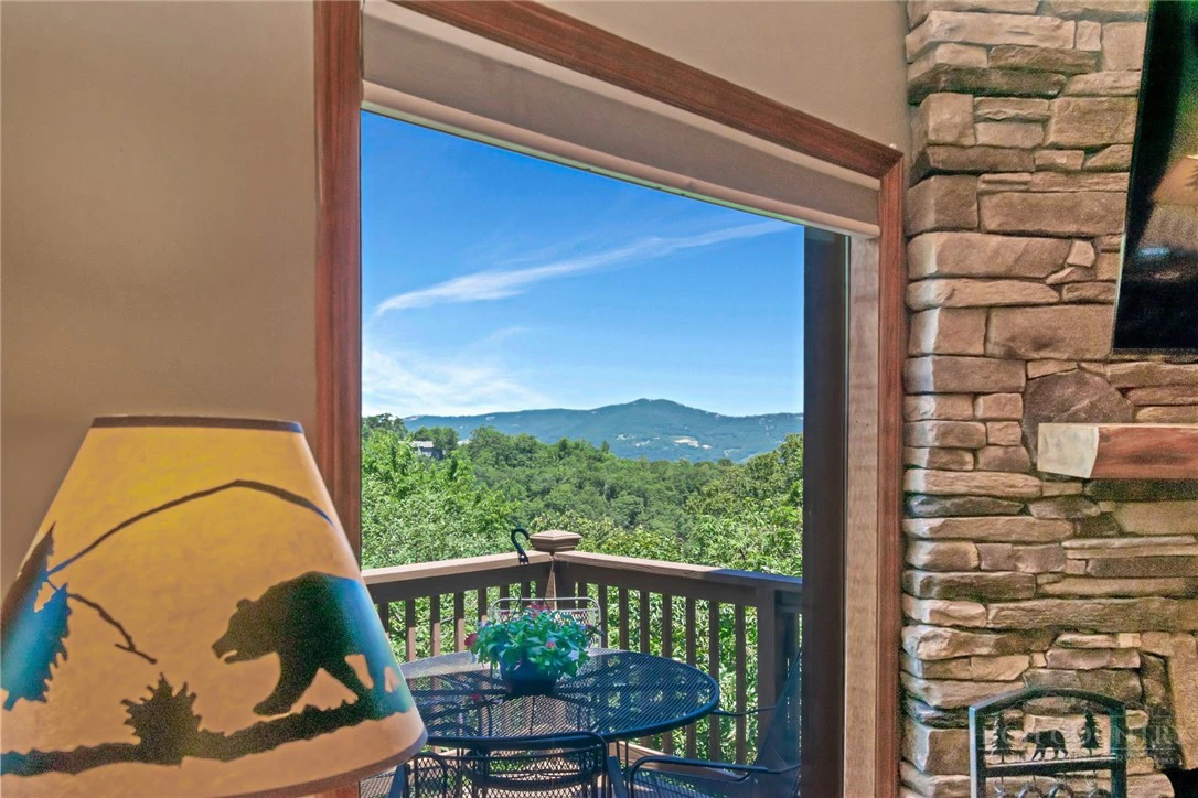 Image number 9 for the current listing