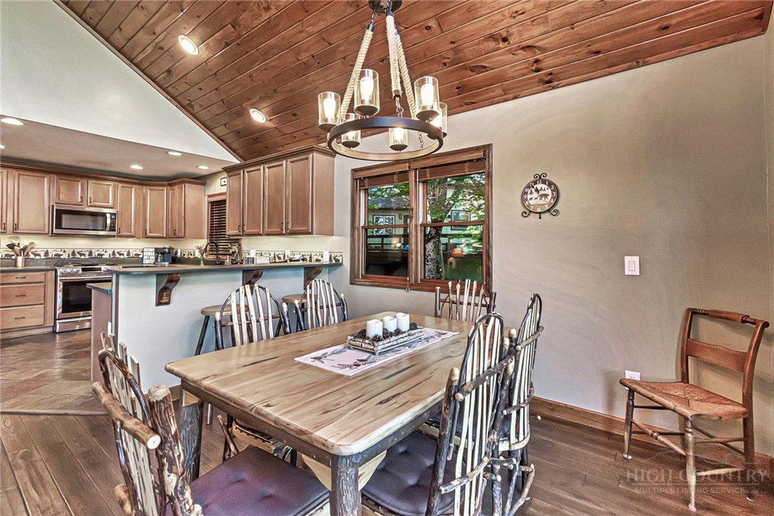 Image number 18 for the current listing